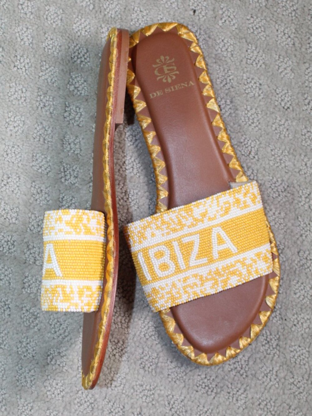NWOT De Siena Ibiza Yellow White Beaded Leather Slides Sandals Size 39 / 8.5